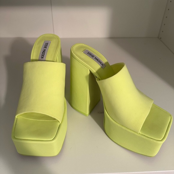 Steve Madden Tristyn Lime Platform Block Heel Slip On Sandals - Picture 7 of 7